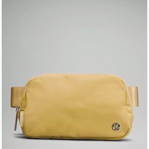 💛One Left!💛Lululemon Everywhere Belt Bag- Golden Sand